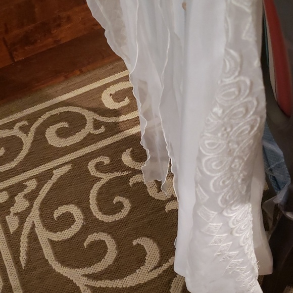 Sheer nice white  blouse - Picture 2 of 4